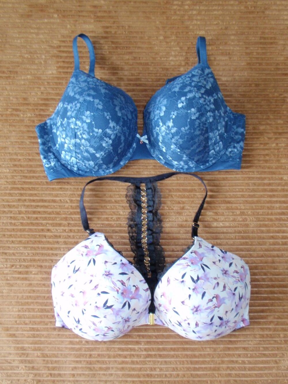 Lot of 2 Victoria Secret 38DD Very Sexy Front Close Body Perfect Shape Bras Lace